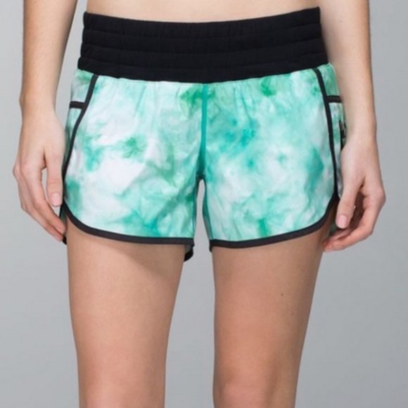 LULULEMON Tracker Shorts with Liner Size 4 - Picture 2 of 8